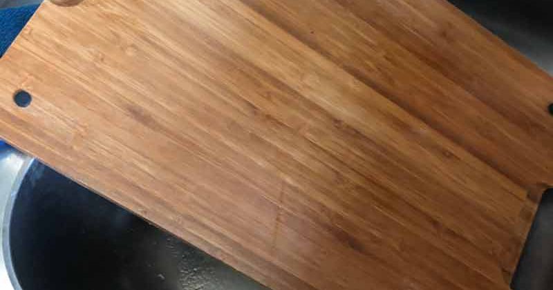 Tipp von der Küchenchefin: Holzbretter 2 x spülen